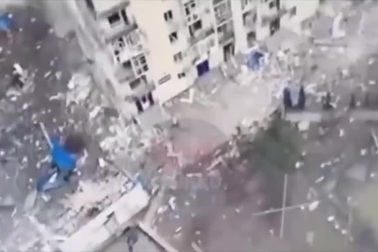 Binh sĩ Ukraine cố thủ trong tòa nhà bị lính Nga đặt mìn phá sập