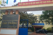 Phụ huynh tố thầy giáo nói nữ sinh “hàng to”, “thầy tán em được không”