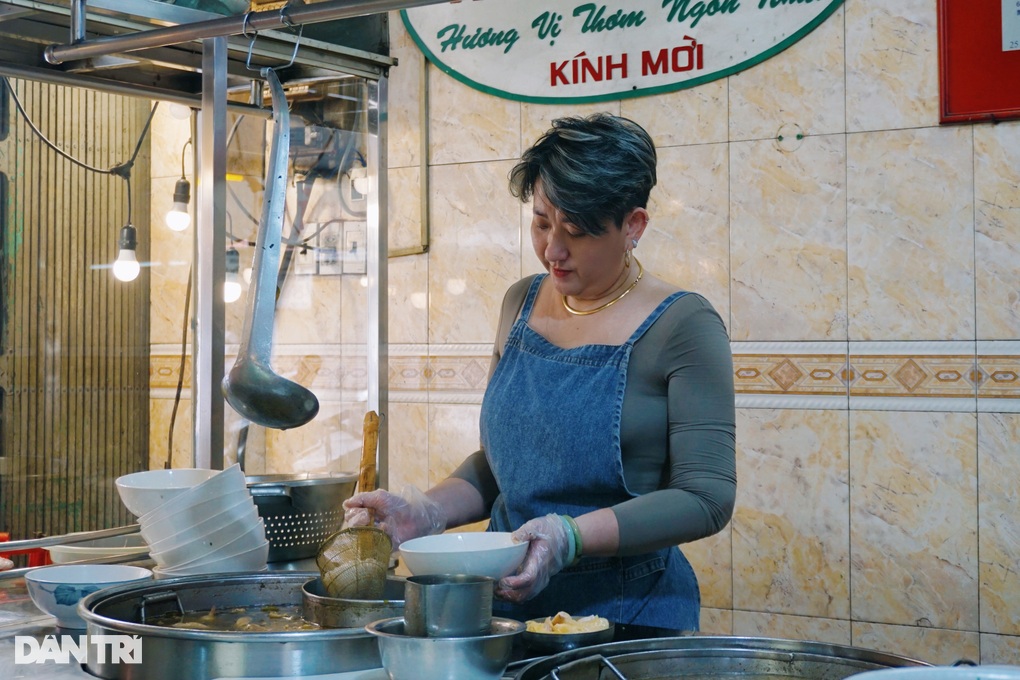 Vị khách lạ phương xa và bí quyết của quán phở gia truyền 3 năm có Michelin - 3 Vị khách lạ phương xa và bí quyết của quán phở gia truyền 3 năm có Michelin - 3