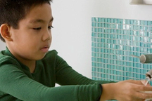 Phải làm gì khi con mắc hội chứng rối loạn ám ảnh cưỡng chế