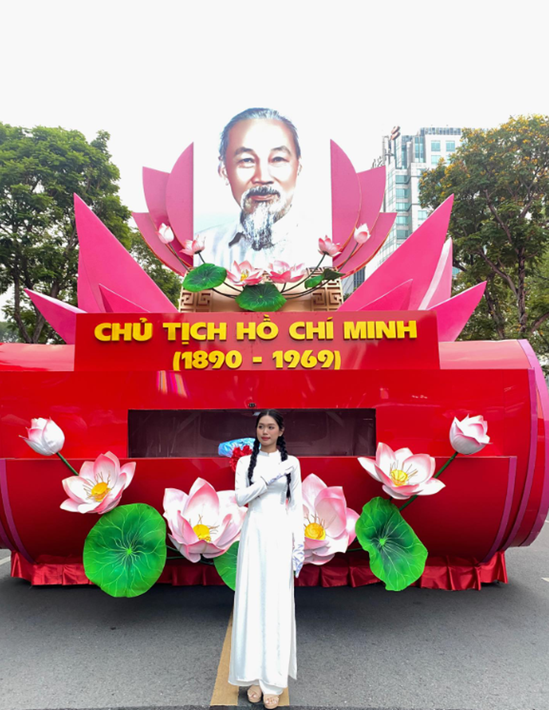 A group of handsome men and beautiful women were carefully selected to participate in the April 30th parade - 2 Dàn trai xinh, gái đẹp được tuyển chọn gắt gao tham gia diễu binh 30/4 - 2