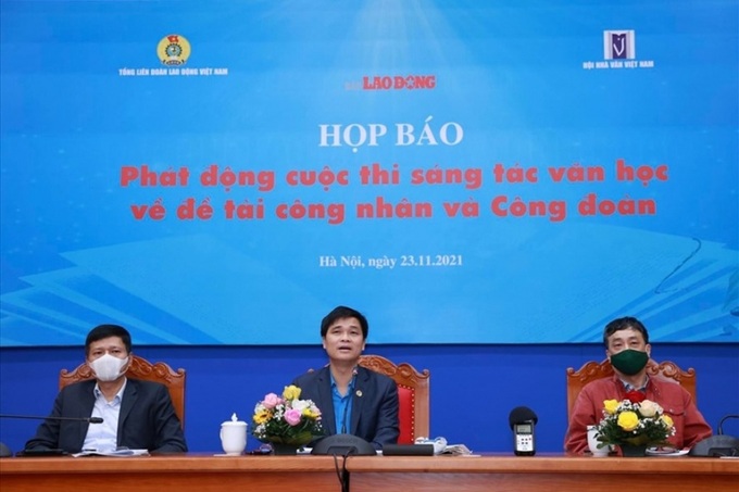 Các đại biểu chủ trì lễ phát động Cuộc thi.
