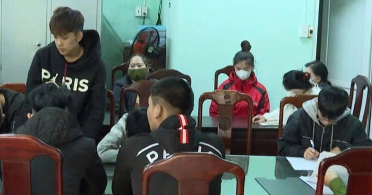 Bắt giữ 8 đối tượng rượt đuổi, đập vỏ chai bia khiến một người bị thương