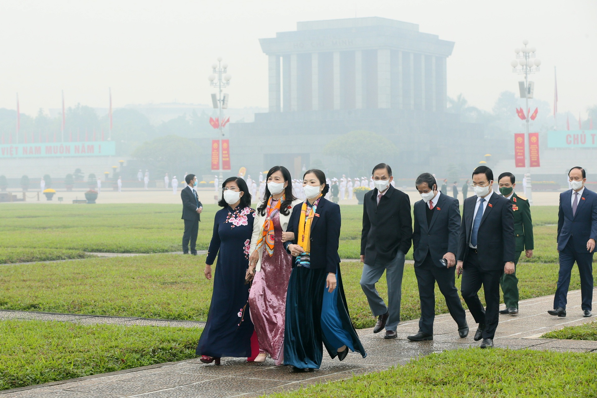 Lãnh đạo Đảng, Nhà nước, đại biểu Quốc hội viếng Lăng Chủ tịch Hồ Chí Minh - 8