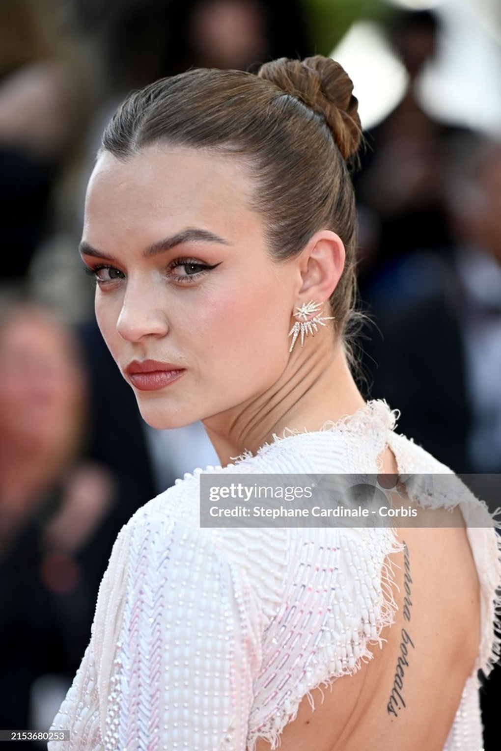 Hai mỹ nhân xứ Hàn đọ dáng trên thảm đỏ Cannes 2024 - 15 Hai mỹ nhân xứ Hàn đọ dáng trên thảm đỏ Cannes 2024 - 15