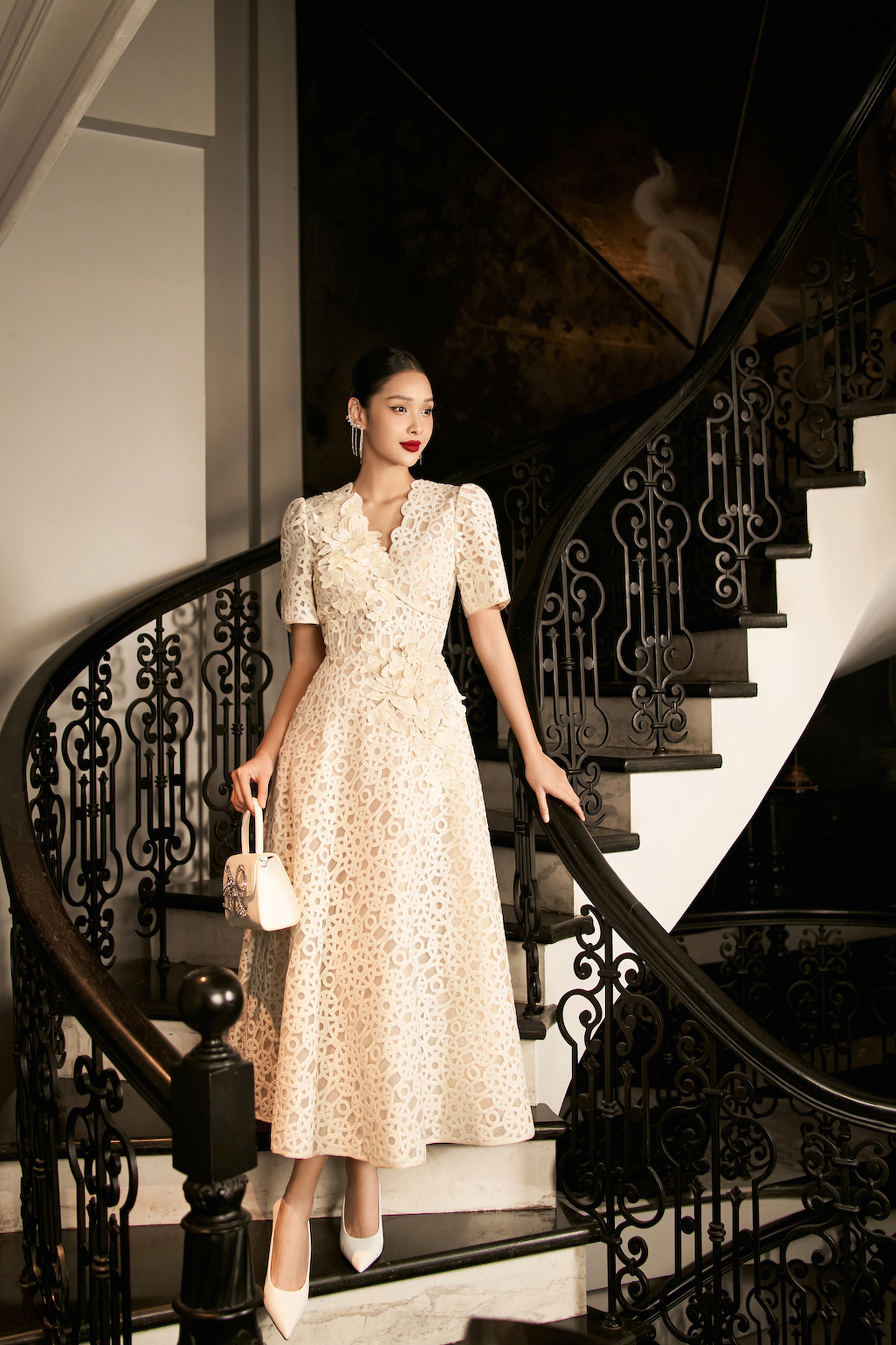 Xu hướng diện váy dạ hội lộng lẫy cho những ngày cuối năm - 3 Xu hướng diện váy dạ hội lộng lẫy cho những ngày cuối năm - 3