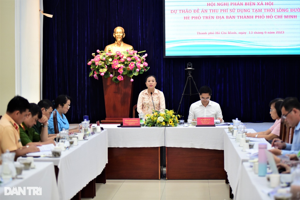 Phản biện thu phí lòng đường, hè phố, người dân nhắc đến ông Đoàn Ngọc Hải - 1 Phản biện thu phí lòng đường, hè phố, người dân nhắc đến ông Đoàn Ngọc Hải - 1