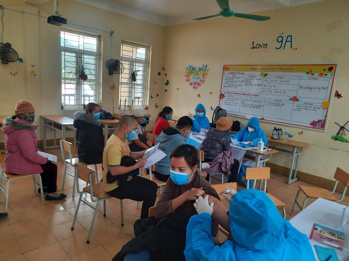 Quảng Ninh dồn lực hoàn thành 1 triệu liều vaccine mũi 3 trước Tết Âm lịch - 1 Quảng Ninh dồn lực hoàn thành 1 triệu liều vaccine mũi 3 trước Tết Âm lịch - 1