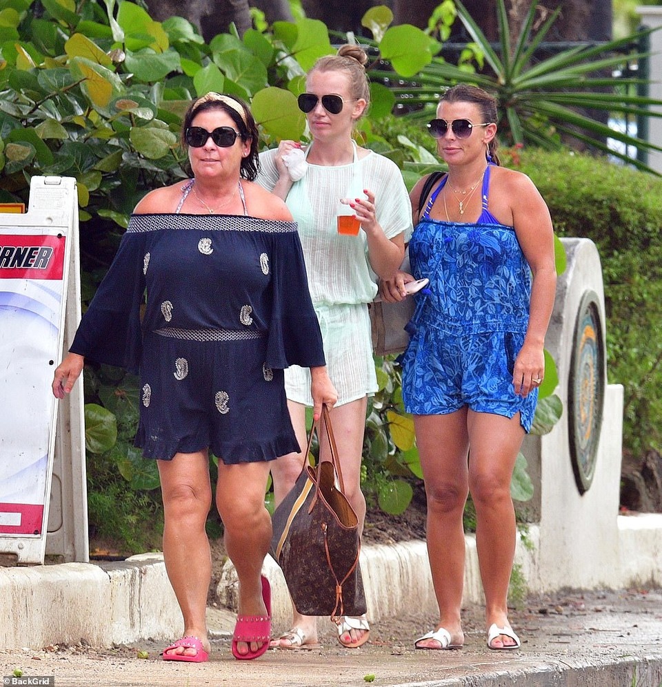 Coleen Rooney diện bikini khoe dáng tròn trịa - 9 Coleen Rooney diện bikini khoe dáng tròn trịa - 9