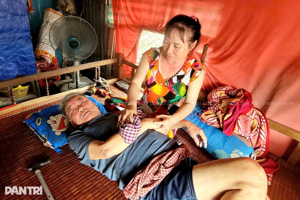 Nghiệt ngã cảnh người phụ nữ chăm bố liệt giường và 2 anh trai bệnh nặng - 2 Nghiệt ngã cảnh người phụ nữ chăm bố liệt giường và 2 anh trai bệnh nặng - 2