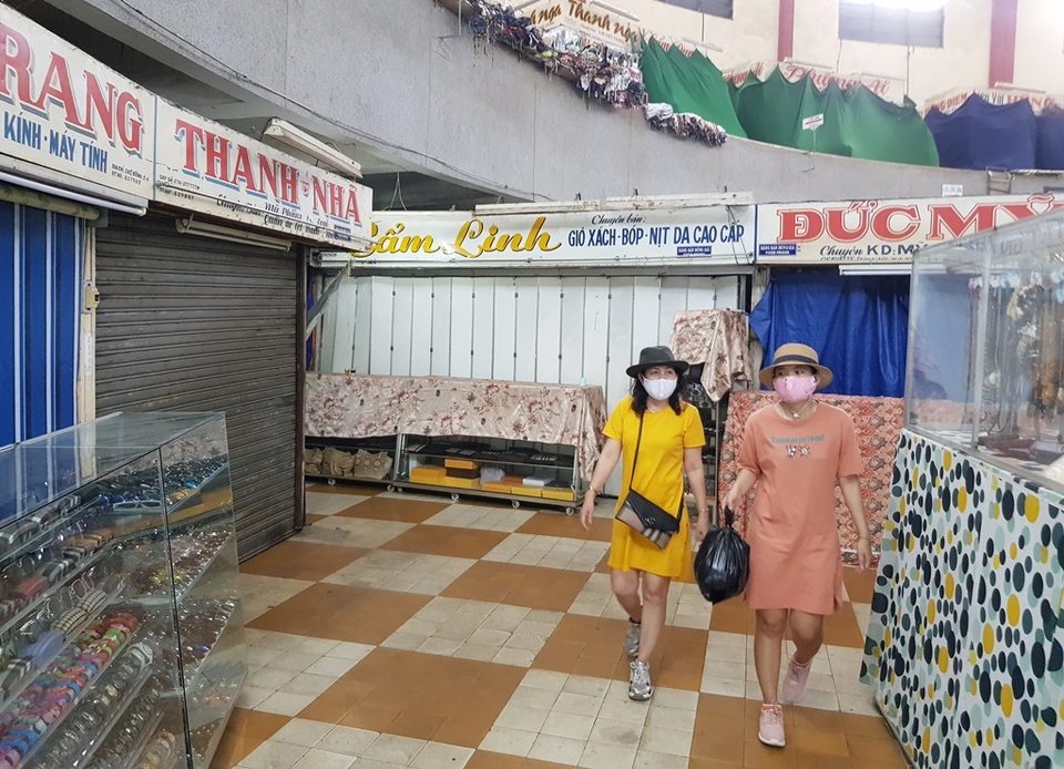 Hàng chục tiểu thương chợ Đầm Nha Trang đóng cửa, nghỉ bán vì Covid-19 - 6 Hàng chục tiểu thương chợ Đầm Nha Trang đóng cửa, nghỉ bán vì Covid-19 - 6