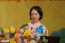 Cô giáo cầm bút bằng chân ở Thanh Hóa được tuyển dụng đặc cách