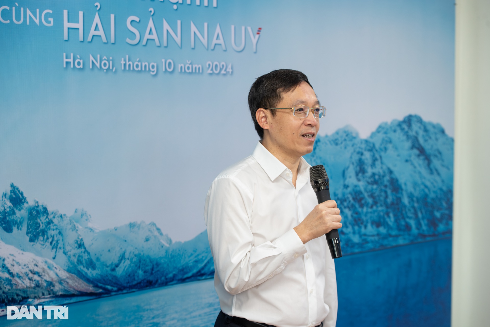 Trao áo đấu có chữ ký Erling Haaland tới độc giả Dân trí thắng cuộc thi Sống lành mạnh cùng hải sản Na Uy - 5 Trao áo đấu có chữ ký Erling Haaland tới độc giả Dân trí thắng cuộc thi Sống lành mạnh cùng hải sản Na Uy - 5