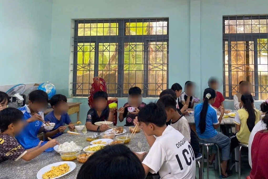 Hiệu trưởng: Trường không biết lấy gì để trả nợ nếu Nuôi em ngừng hỗ trợ - 3