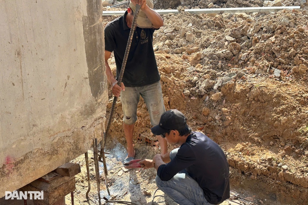 Thần đèn di dời xong căn nhà bị xây nhầm ở TPHCM - 3 Thần đèn di dời xong căn nhà bị xây nhầm ở TPHCM - 3