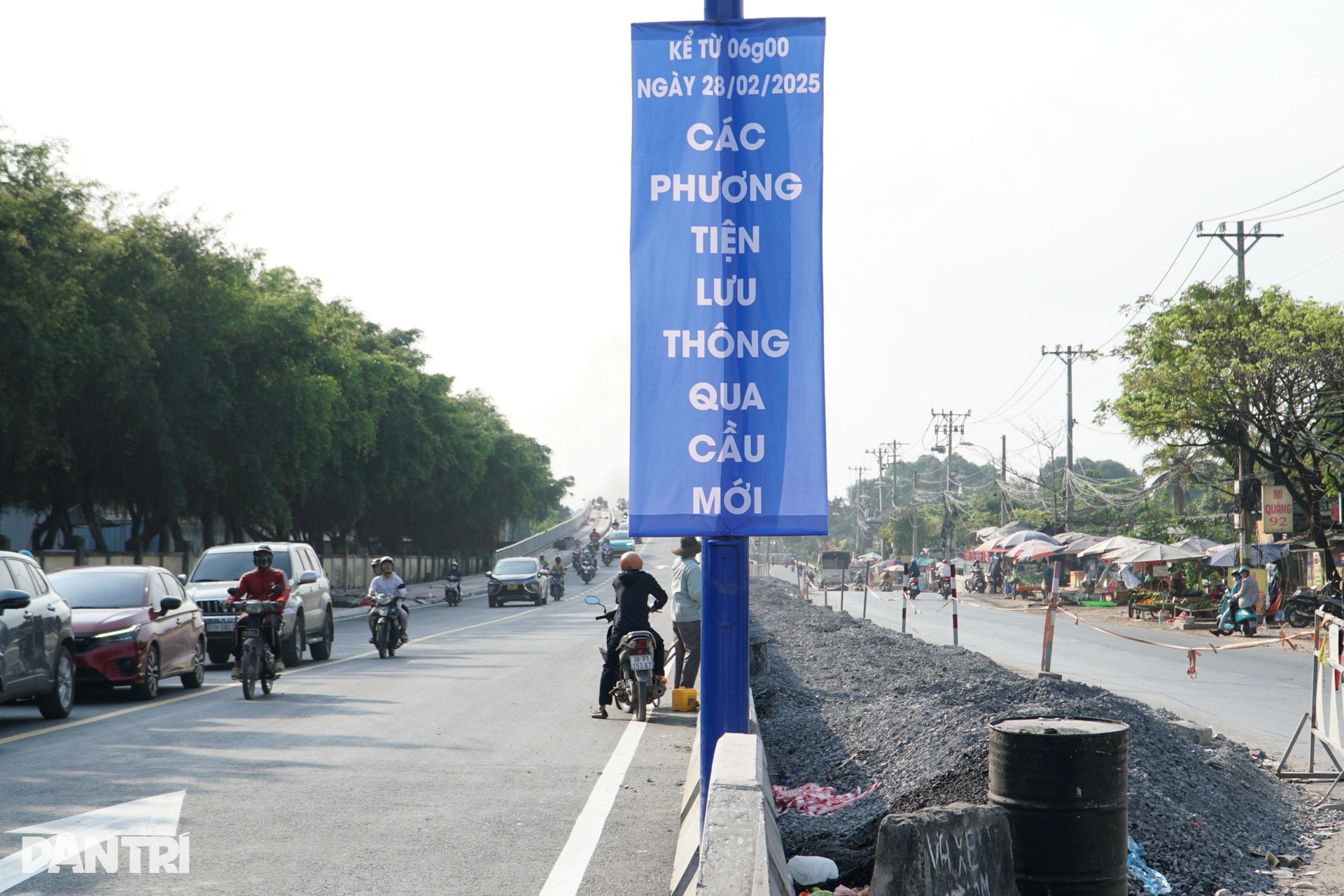 Thông xe một nhánh cầu Tăng Long ở TPHCM, người dân hy vọng hết cảnh kẹt xe - 4 Thông xe một nhánh cầu Tăng Long ở TPHCM, người dân hy vọng hết cảnh kẹt xe - 4