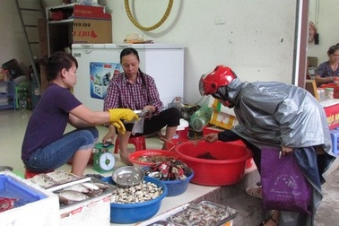 Càng cua đồng “bốc hỏa”, giá gần gấp đôi thịt bò