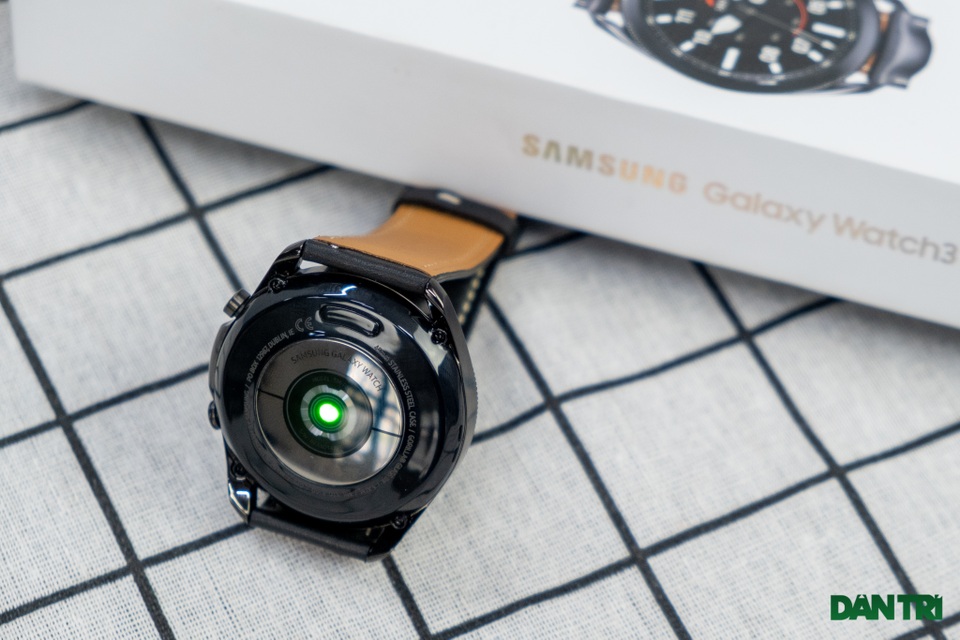 Mở hộp Galaxy Watch 3, so sánh cùng đối thủ Apple Watch - 10 Mở hộp Galaxy Watch 3, so sánh cùng đối thủ Apple Watch - 10