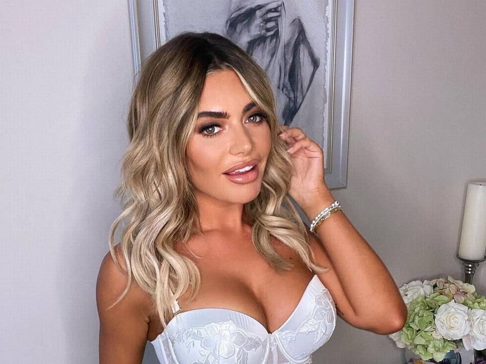 Cảnh sát ghé thăm nhà người đẹp Megan Barton Hanson - 8