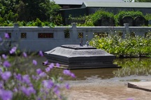 Hà Nội: Bí ẩn về khu lăng mộ đá tưởng chừng biến mất sau trận lũ lịch sử