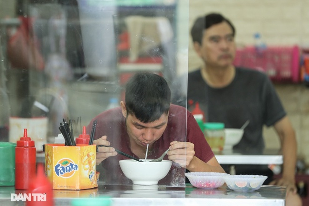 Muốn mở cửa hàng kinh doanh ăn uống cần những điều kiện gì? - 1 Muốn mở cửa hàng kinh doanh ăn uống cần những điều kiện gì? - 1