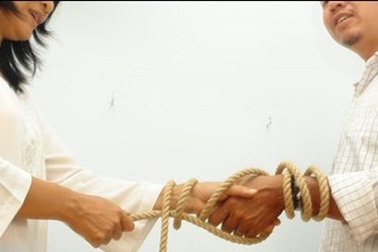 Ngủ với kẻ thù