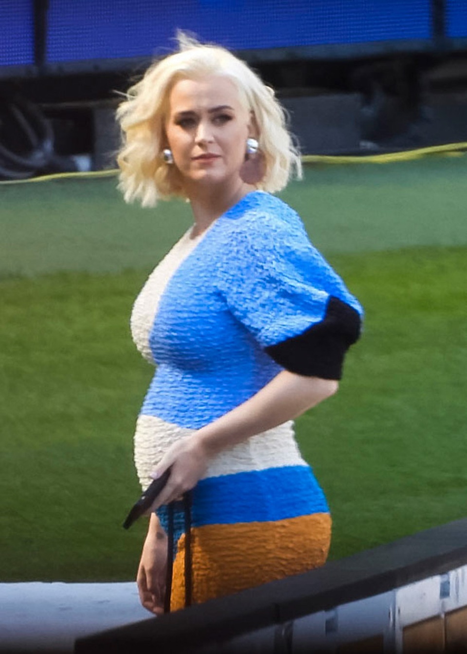 Katy Perry shows off her plump figure after giving birth - 8