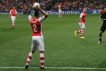 "Đổi ném biên sang đá biên chỉ có lợi cho đội bóng lớn"