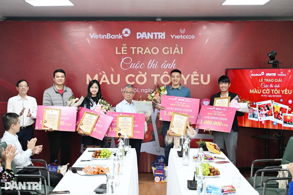Báo Dân trí trao giải Cuộc thi ảnh Màu cờ tôi yêu 2025 - 9 Báo Dân trí trao giải Cuộc thi ảnh Màu cờ tôi yêu 2025 - 9