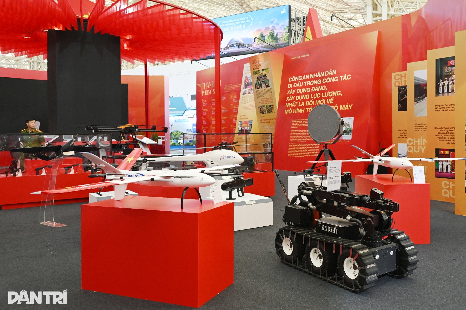 Loạt UAV, robot hiện đại của Bộ Công an tại Triển lãm thành tựu đất nước - 4 Loạt UAV, robot hiện đại của Bộ Công an tại Triển lãm thành tựu đất nước - 4