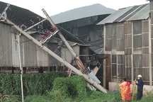 Mưa, giông lốc làm 60 căn nhà hư hỏng nặng