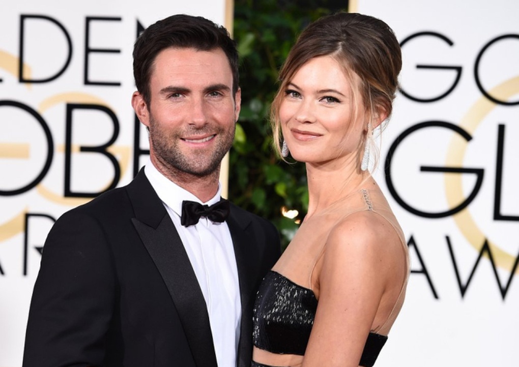 Adam Levine nói gì khi bị tố tòm tem lúc vợ mang bầu lần ba? - 3 Adam Levine nói gì khi bị tố tòm tem lúc vợ mang bầu lần ba? - 3
