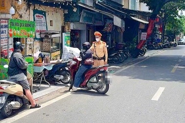 Đi ngược chiều vì "ngại vòng xa", 21 người bị phạt tiền
