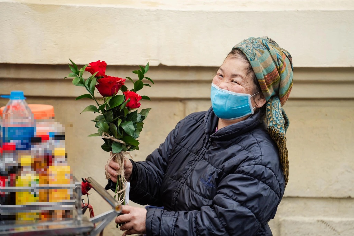 BTV Thời sự Thu Hà đón Valentine không quà, không được hôn vì Covid-19 - 2 BTV Thời sự Thu Hà đón Valentine không quà, không được hôn vì Covid-19 - 2