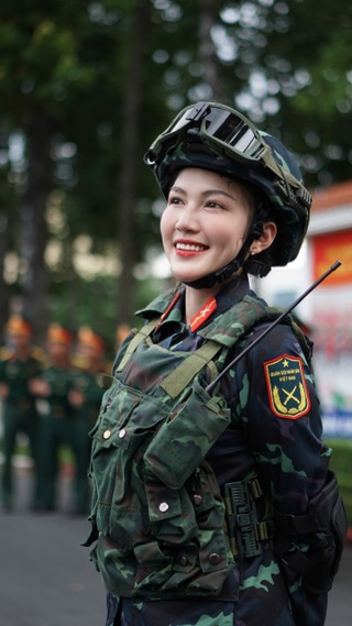 Cô gái xinh đẹp trong video trò chuyện với Đại tướng Phan Văn Giang gây sốt - 8