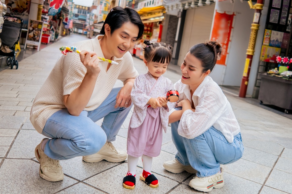 Đông Nhi - Ông Cao Thắng khoe khoảnh khắc tình tứ, kỷ niệm 14 năm yêu nhau - 1 Đông Nhi - Ông Cao Thắng khoe khoảnh khắc tình tứ, kỷ niệm 14 năm yêu nhau - 1
