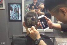 Bạn trẻ cắt tóc thành chân dung "Thế Chột" trong phim "Người phán xử"