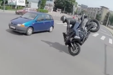 Với tình yêu hai bánh: Đừng quá "mạnh bạo"