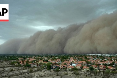 Bão bụi nhấn chìm thành phố của Mỹ