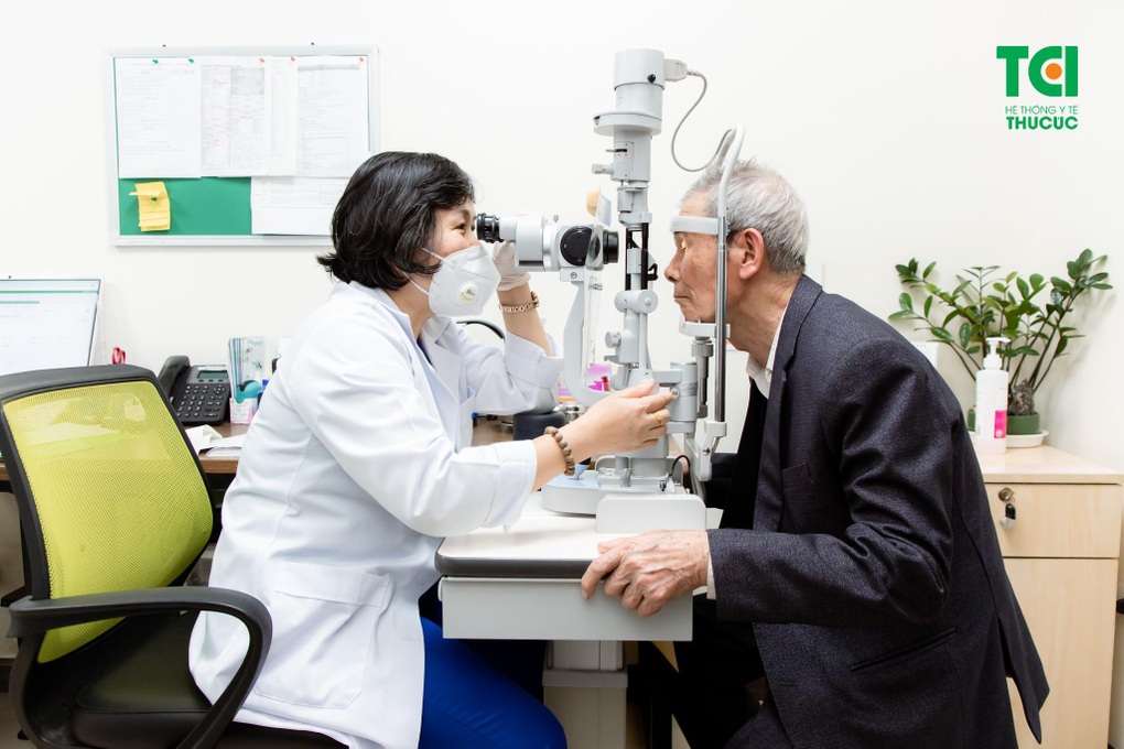 Mổ Phaco điều trị đục thủy tinh thể: Bao nhiêu tuổi thì an toàn? - 1 Mổ Phaco điều trị đục thủy tinh thể: Bao nhiêu tuổi thì an toàn? - 1
