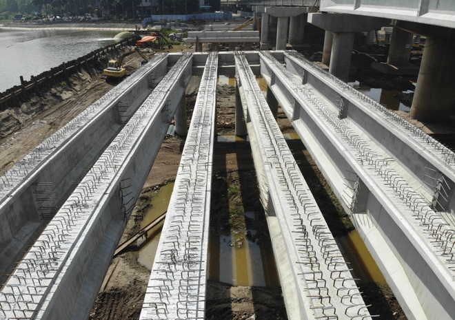 Gấp rút xây dựng hai cây cầu vượt thấp qua hồ Linh Đàm - 7 Gấp rút xây dựng hai cây cầu vượt thấp qua hồ Linh Đàm - 7