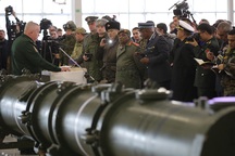 Bị Mỹ đòi hủy tên lửa, Nga mở họp báo “ba mặt một lời”