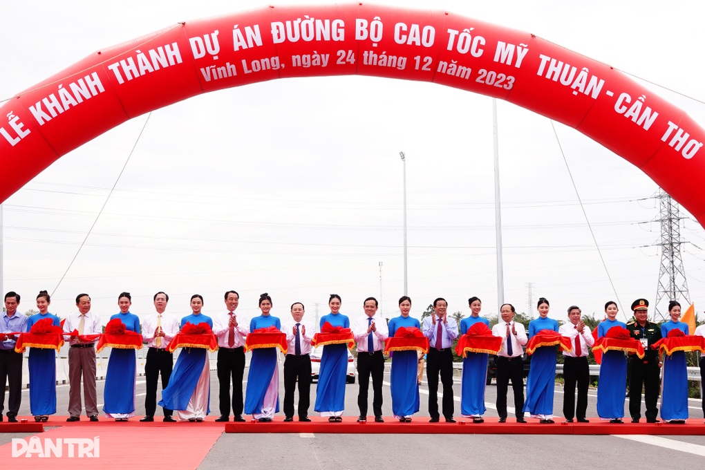 Thủ tướng: Đồng loạt khánh thành sân bay, cầu, cao tốc là dấu mốc lịch sử - 3 Thủ tướng: Đồng loạt khánh thành sân bay, cầu, cao tốc là dấu mốc lịch sử - 3