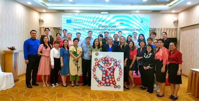 Các đại biểu chụp ảnh lưu niệm tại Lễ khởi động Dự án.