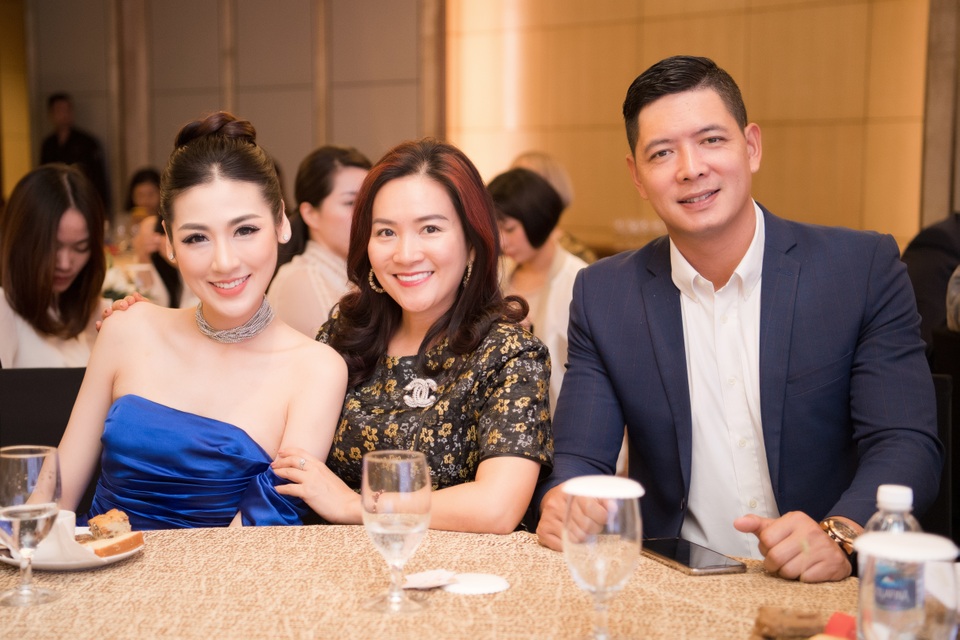 Á hậu Tú Anh có bao nhiêu tiền đều tích cóp cho con, không tốn vào hàng hiệu - 8 Á hậu Tú Anh có bao nhiêu tiền đều tích cóp cho con, không tốn vào hàng hiệu - 8