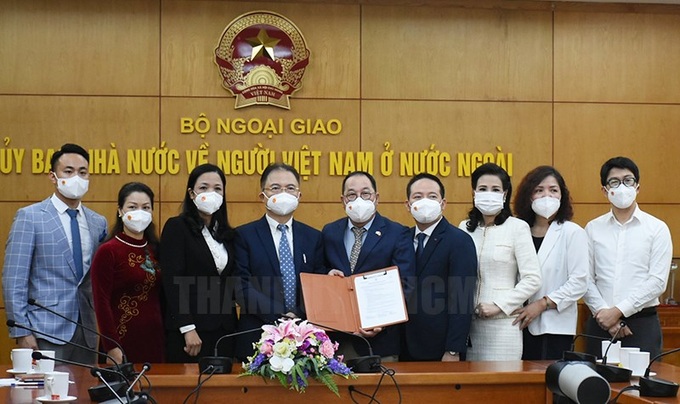 05-11-2021-viet-nam-tiep-nhan-hang-vien-tro