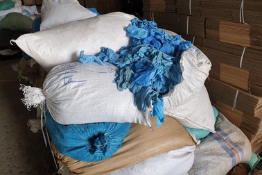 Phát hiện 2 triệu găng tay y tế cũ tái chế, chuẩn bị tung ra thị trường