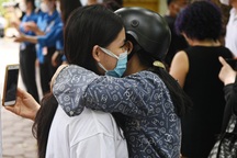 Cuộc đua vào lớp 10 trường công: Phụ huynh ao ước, học sinh kiệt sức