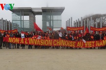 Người Việt biểu tình phản đối Trung Quốc vi phạm chủ quyền Việt Nam