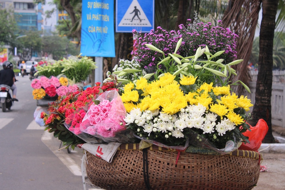 Duyên dáng những hàng hoa rong Hà Nội - 1 Duyên dáng những hàng hoa rong Hà Nội - 1